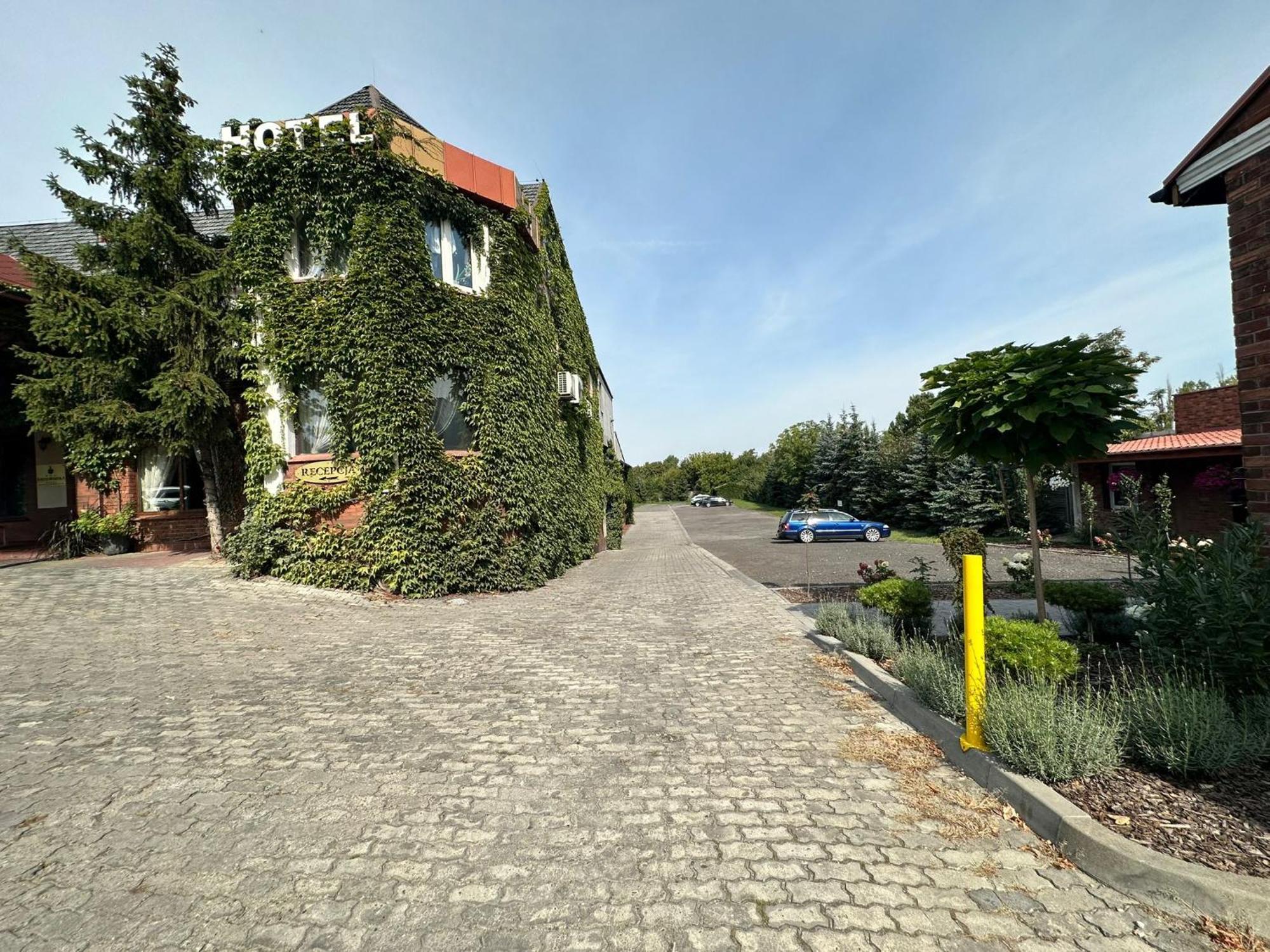 Hotel Kresowianka كونين المظهر الخارجي الصورة